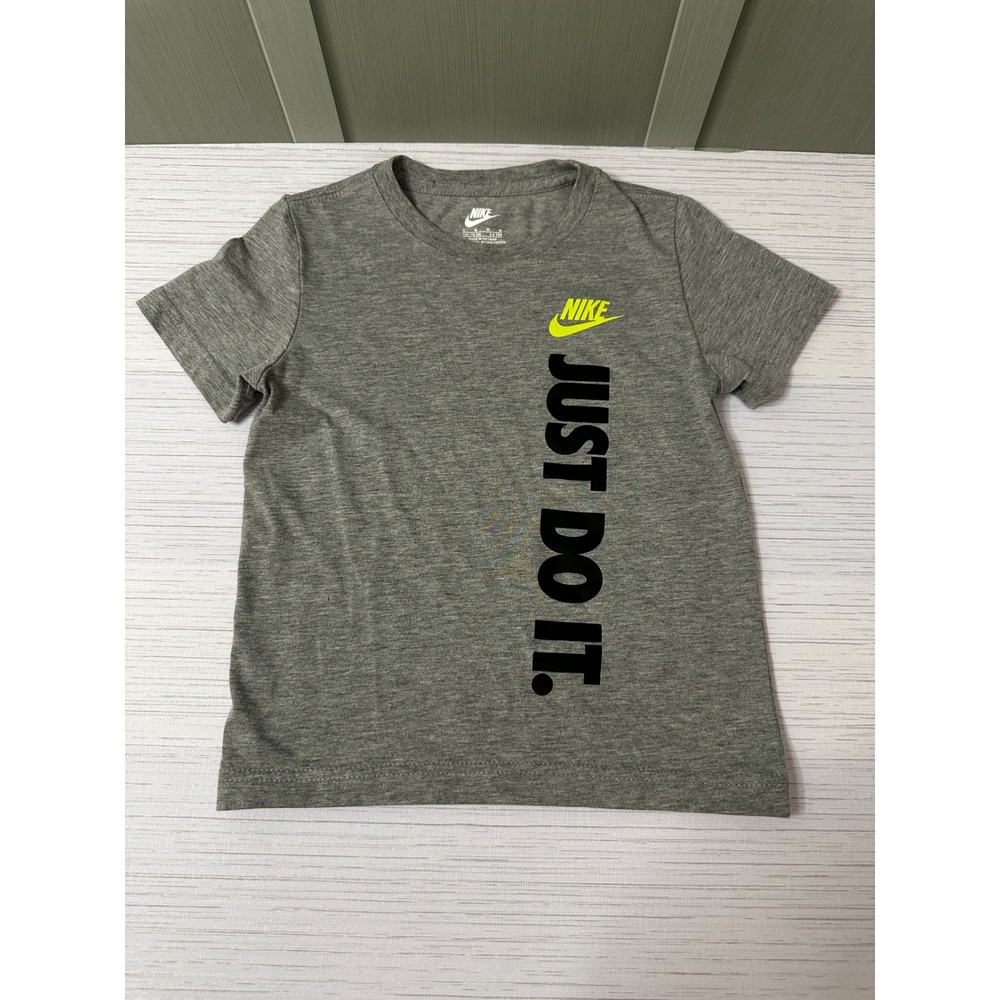 Nike Boys Just Do It Graphic T-Shirt Gray Neon Yellow Logo Size 6 5-6 YRS
